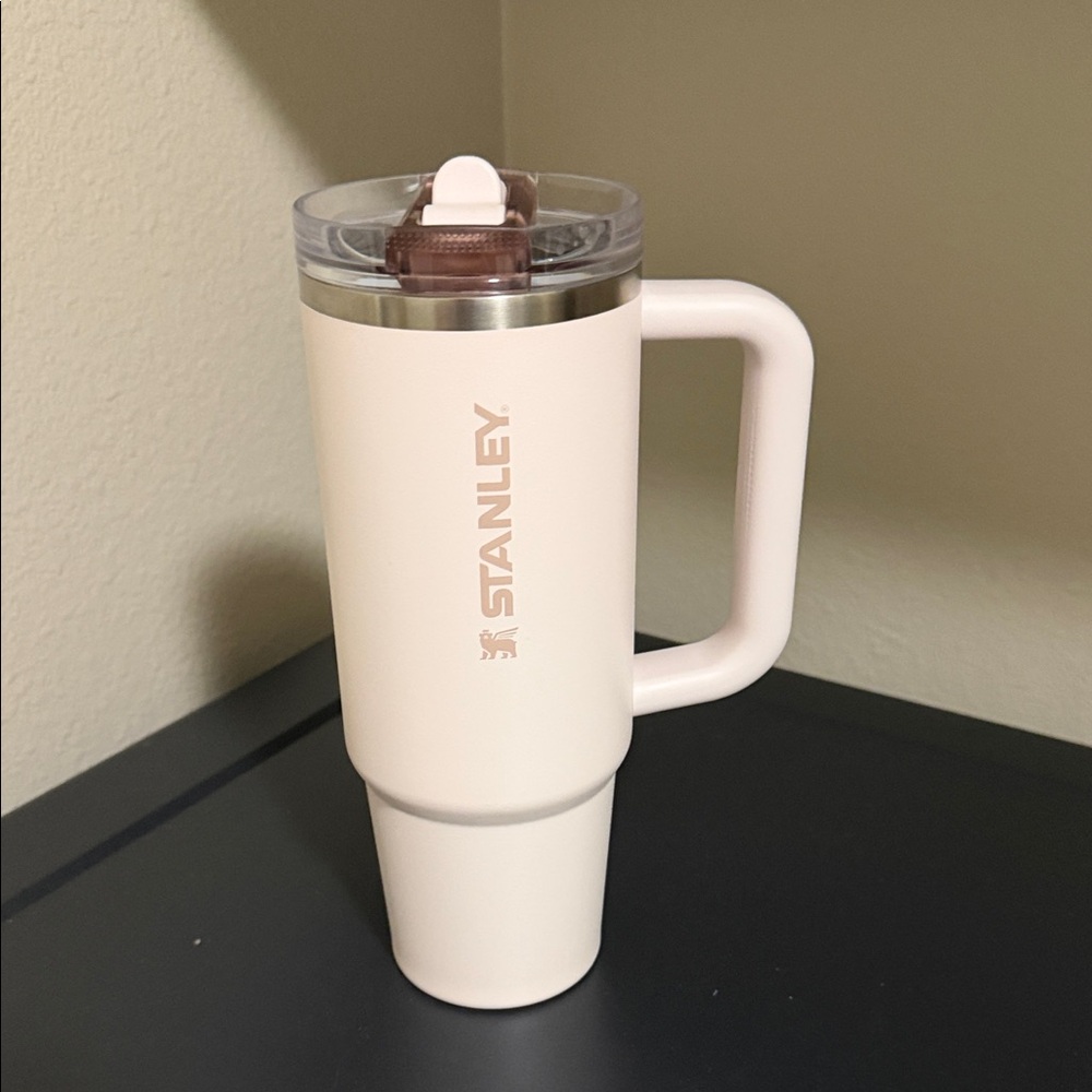 Stanley Beige Tumbler with Handle